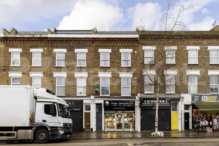 Modern studio set in a beautiful location Kilburn Lane , Queens Park